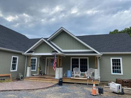 Smithtown, NY / Vinyl siding and roof
